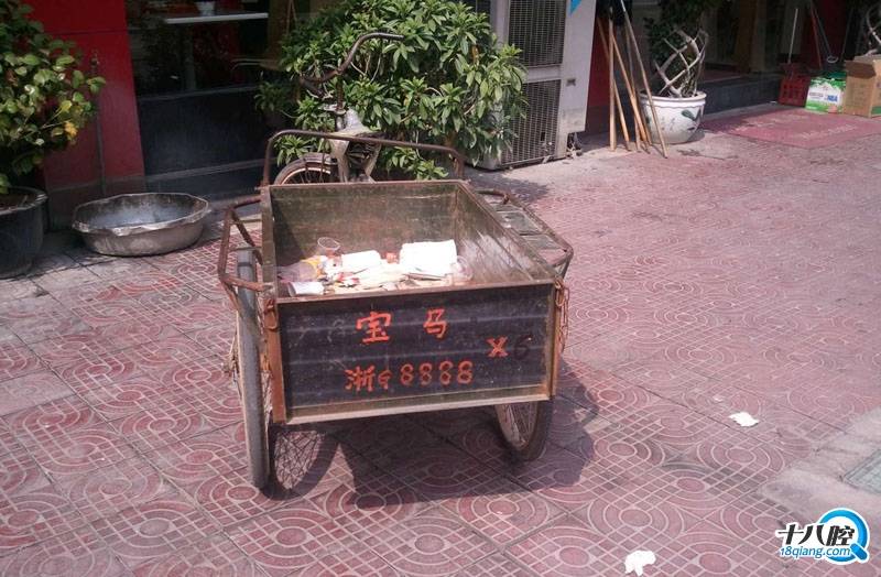 路边随便一辆三轮车都是宝马的