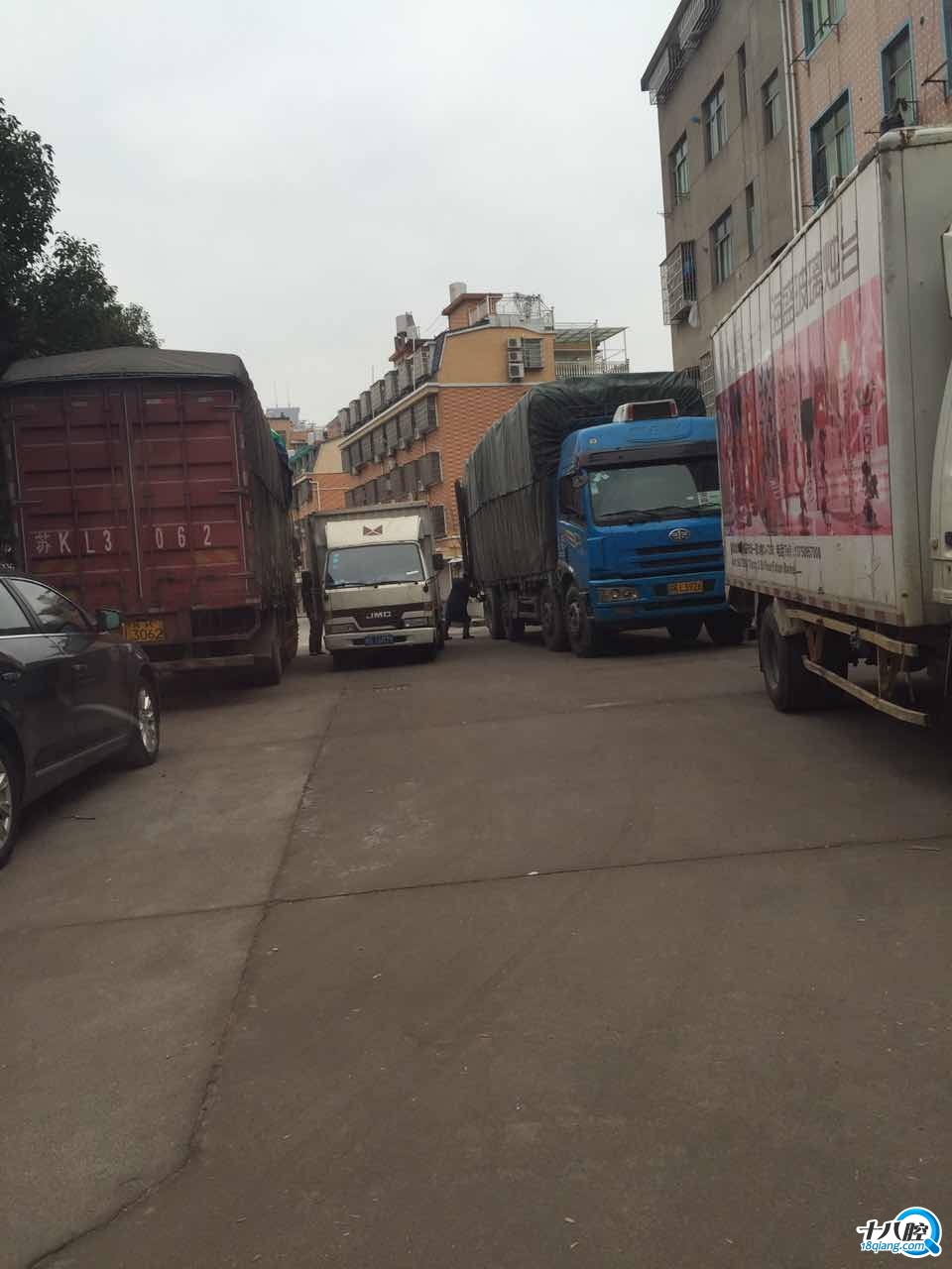 宗塘二区托运部的大货车长期乱停乱开,希望有