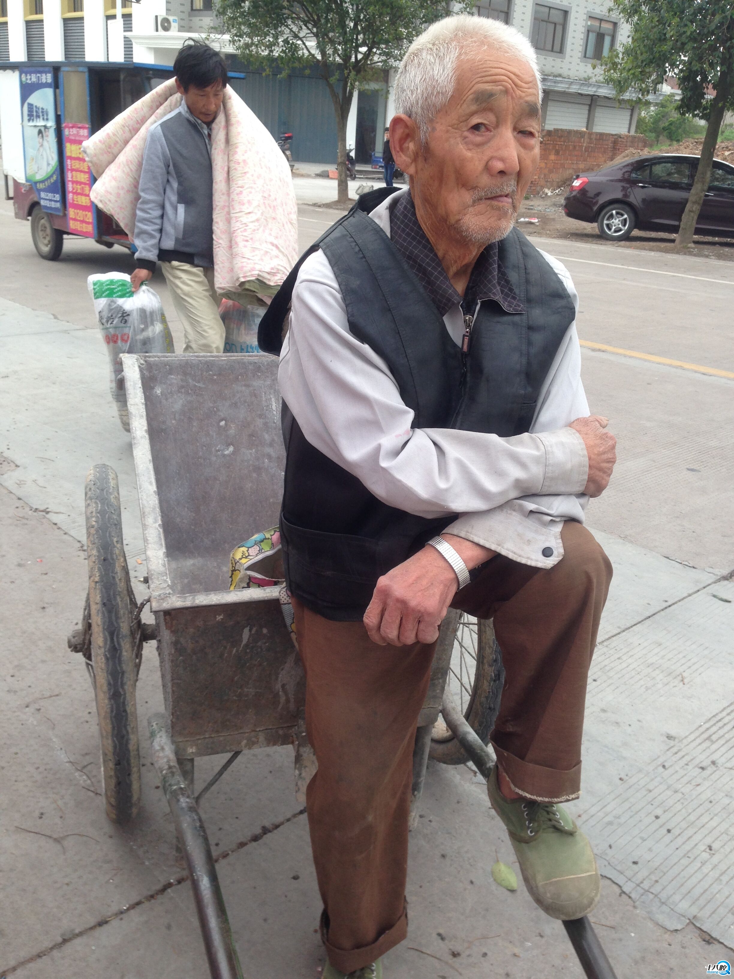 老人你这么屌,你家里人知道吗?