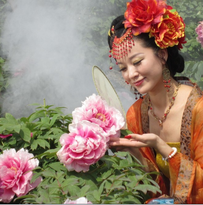 幸福花园 情欲 交织 的 场景