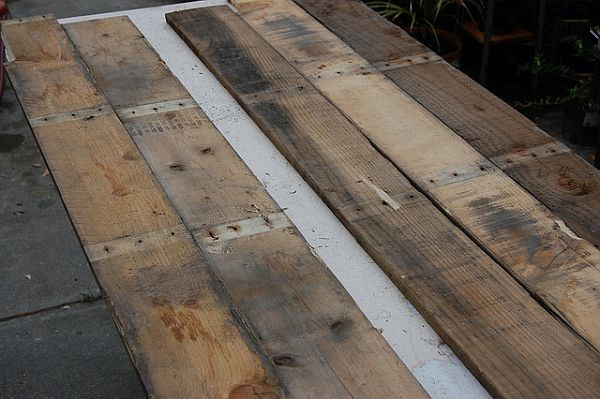 废旧木板diy制作创意绿色植物点缀的餐桌盆栽