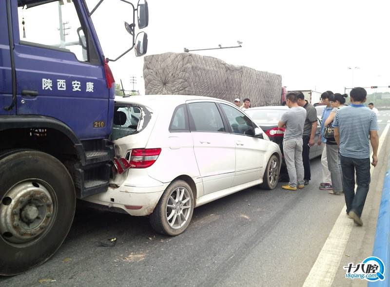 義烏孔村,西城發生連環車禍,7車連撞!