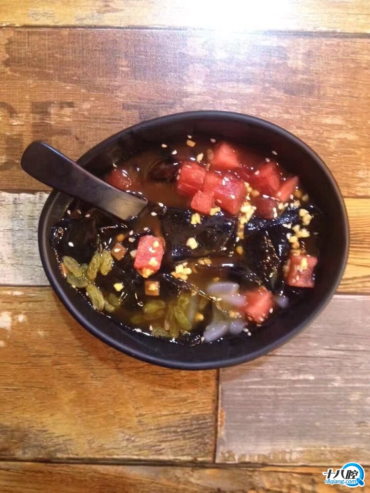 今天又来开心冰粉了,味道杠杠的,地址化工路454号,陈江波老鸭煲隔壁