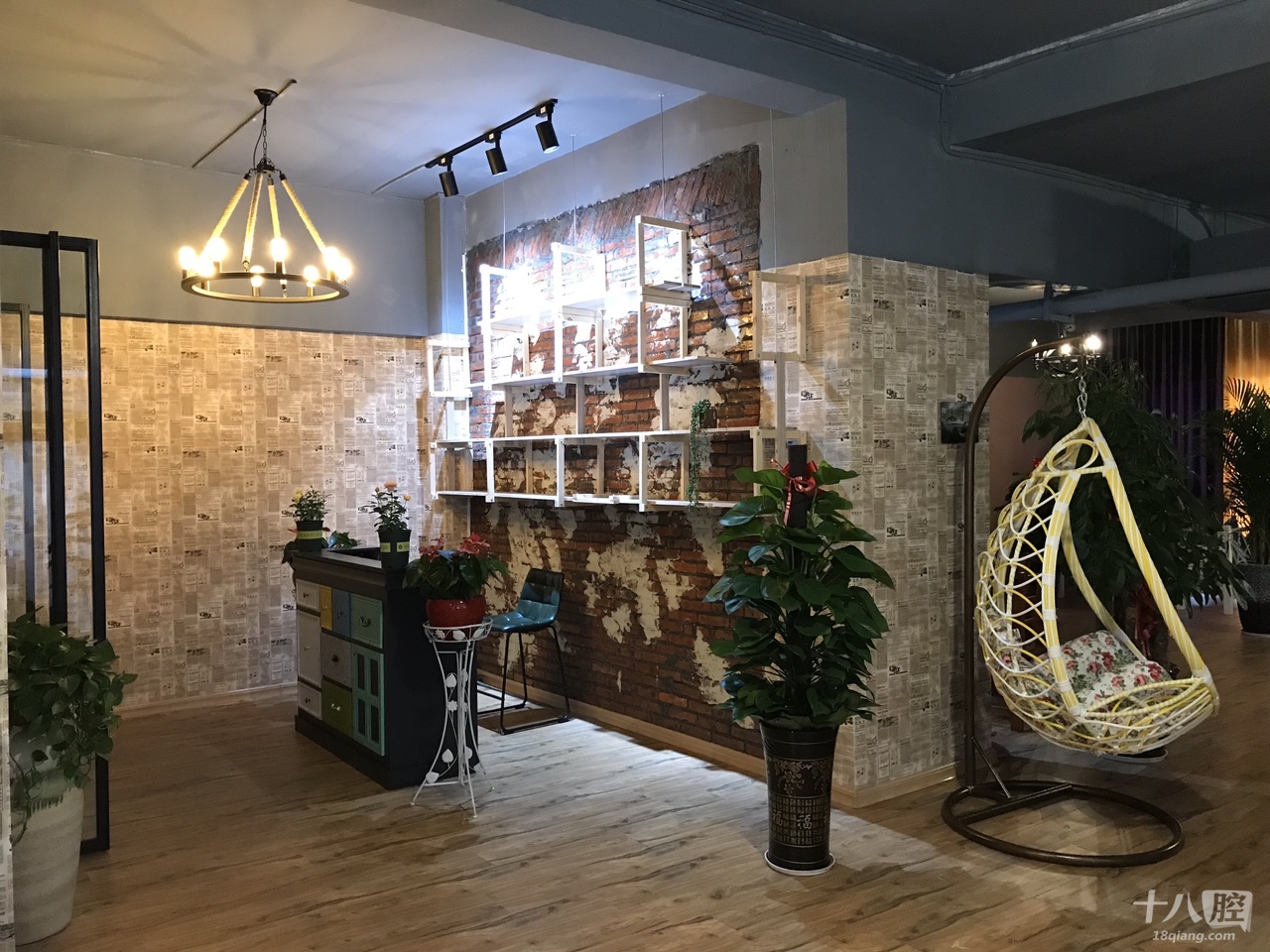 临街店面二楼出租