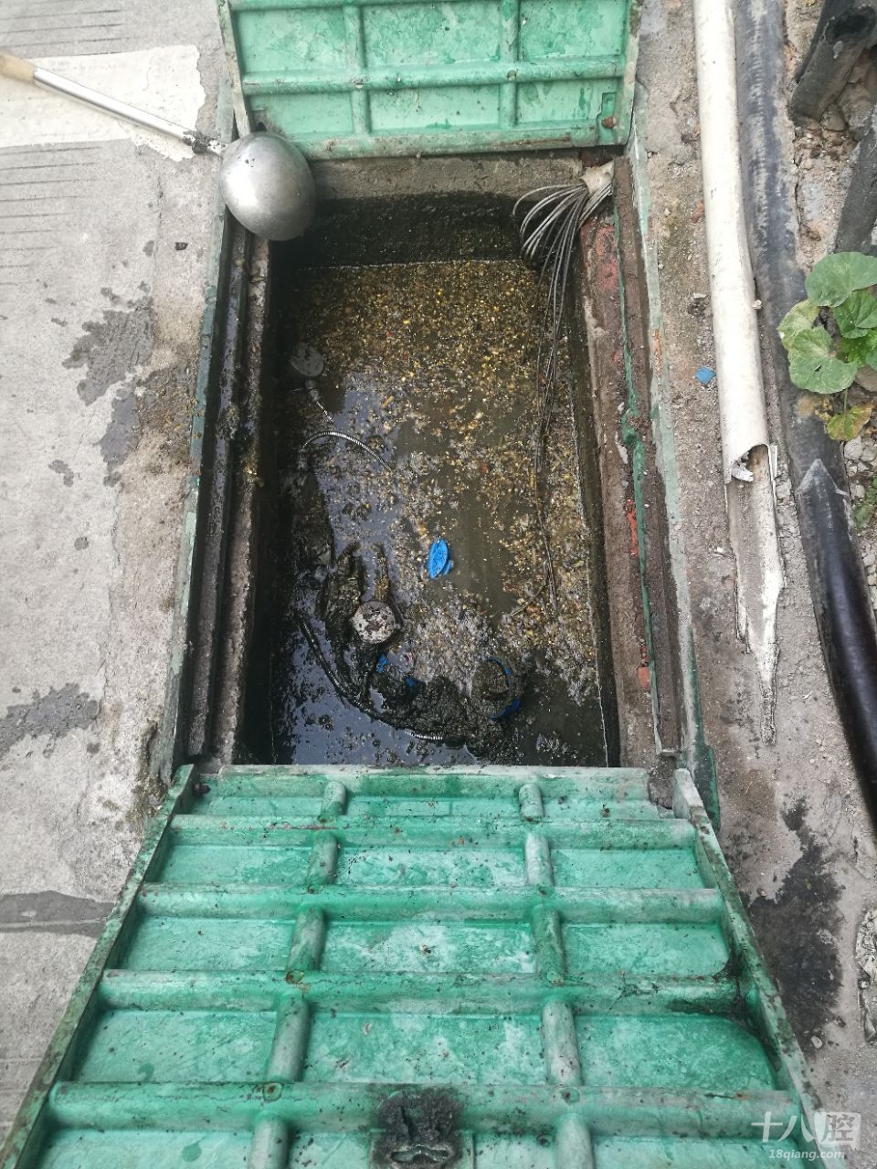 泡在粪池里的水表