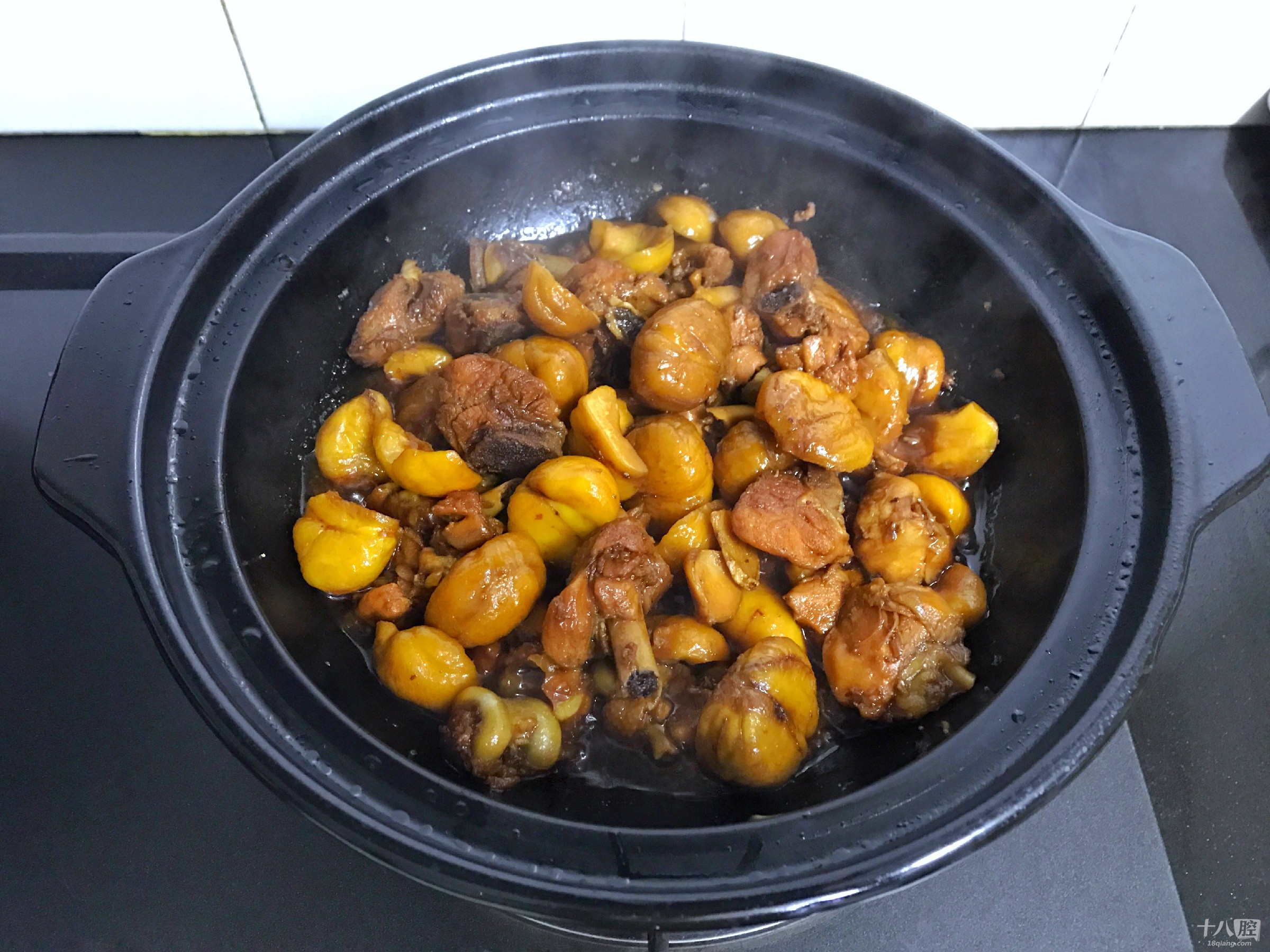 板栗烧鸡这么做,栗香浓郁,鲜嫩软糯,一盘完全不够吃!