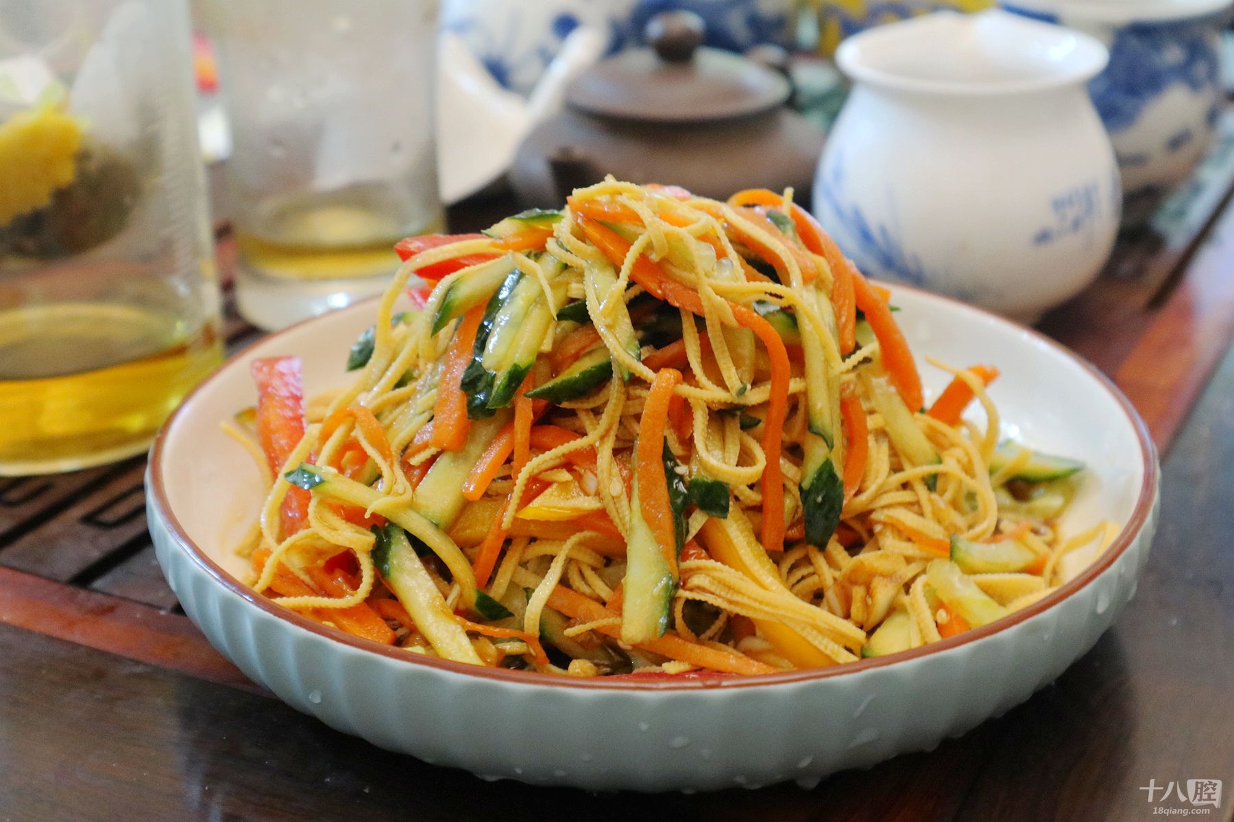 凉拌豆腐丝咋做才好吃?乱倒调味是大忌,做对了比肉香,爽口下饭