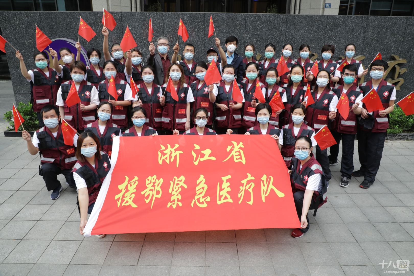 义乌又一位驰援武汉的女战士,回家了!