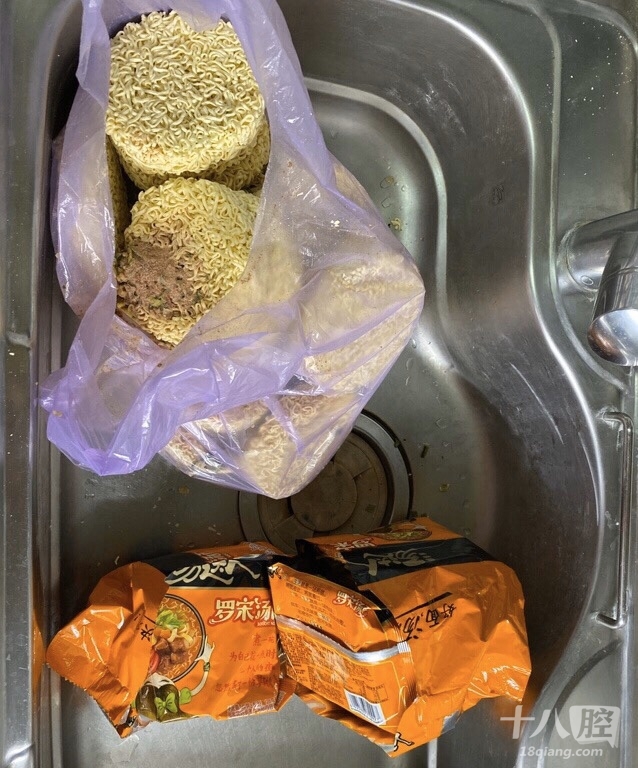 大家疫情期间囤的泡面零食都吃完了吗?我家一大半过期了,浪费食物