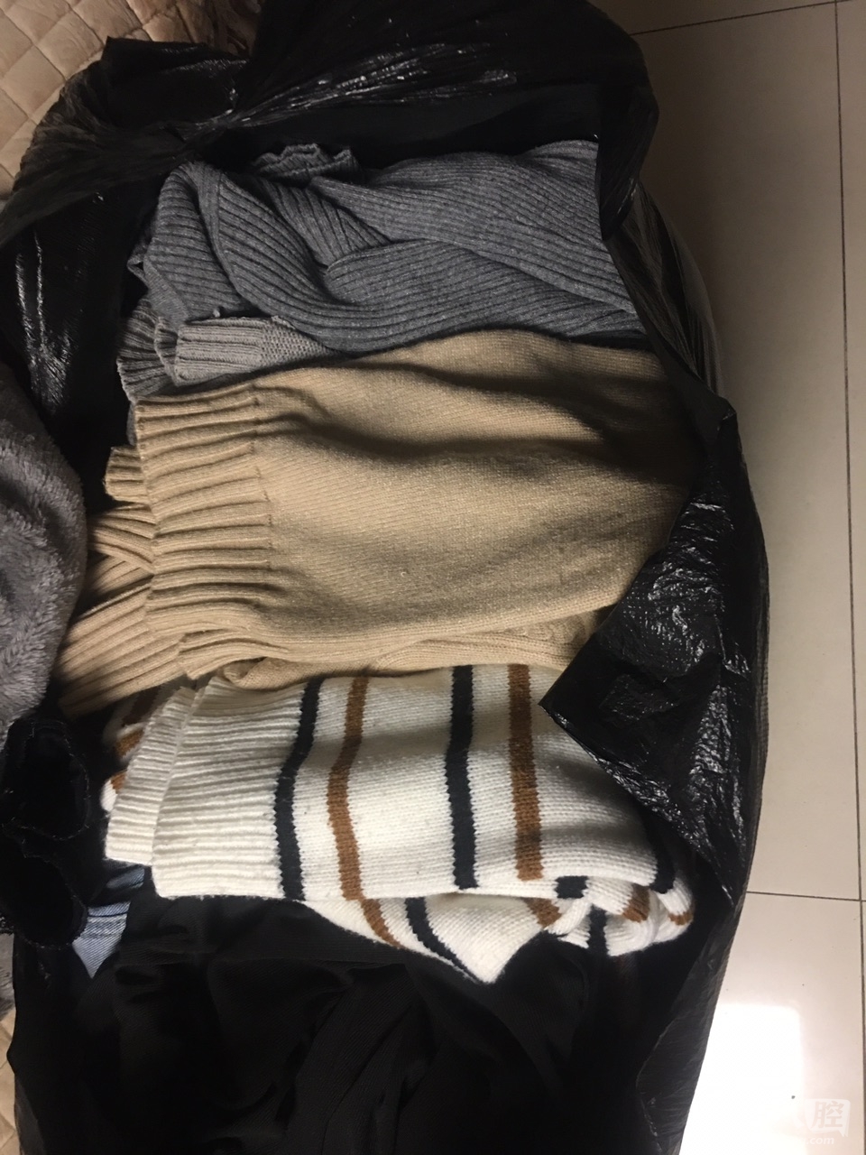 干净整洁的衣服,孩子太小穿不上了,扔了可惜,万能的