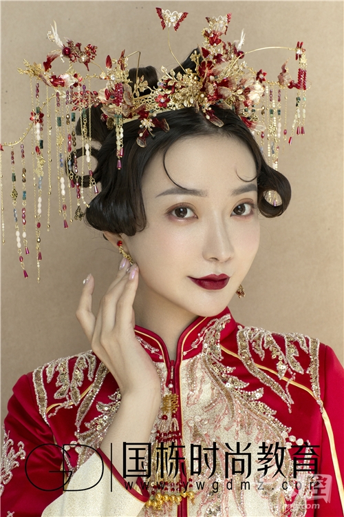 义乌国栋化妆美甲培训学校课间实拍