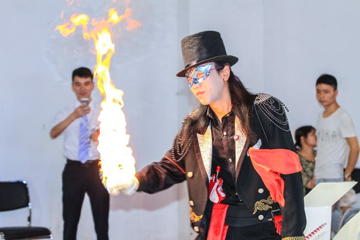 魔术表演 点燃我生命的火!火火!火火火!