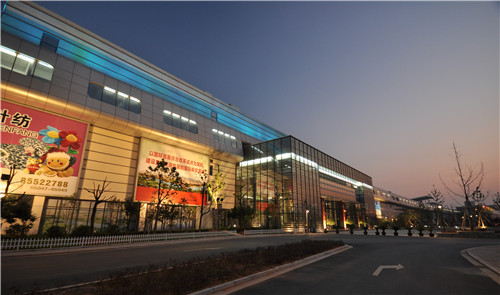 一瓶 领取地点: 国际商贸城五区一楼进口馆60749商位(每天限量500瓶)